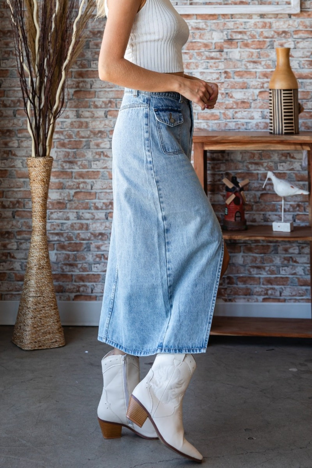 Veveret Slit Mid Rise Waist Denim Skirt - The Boutie Shop